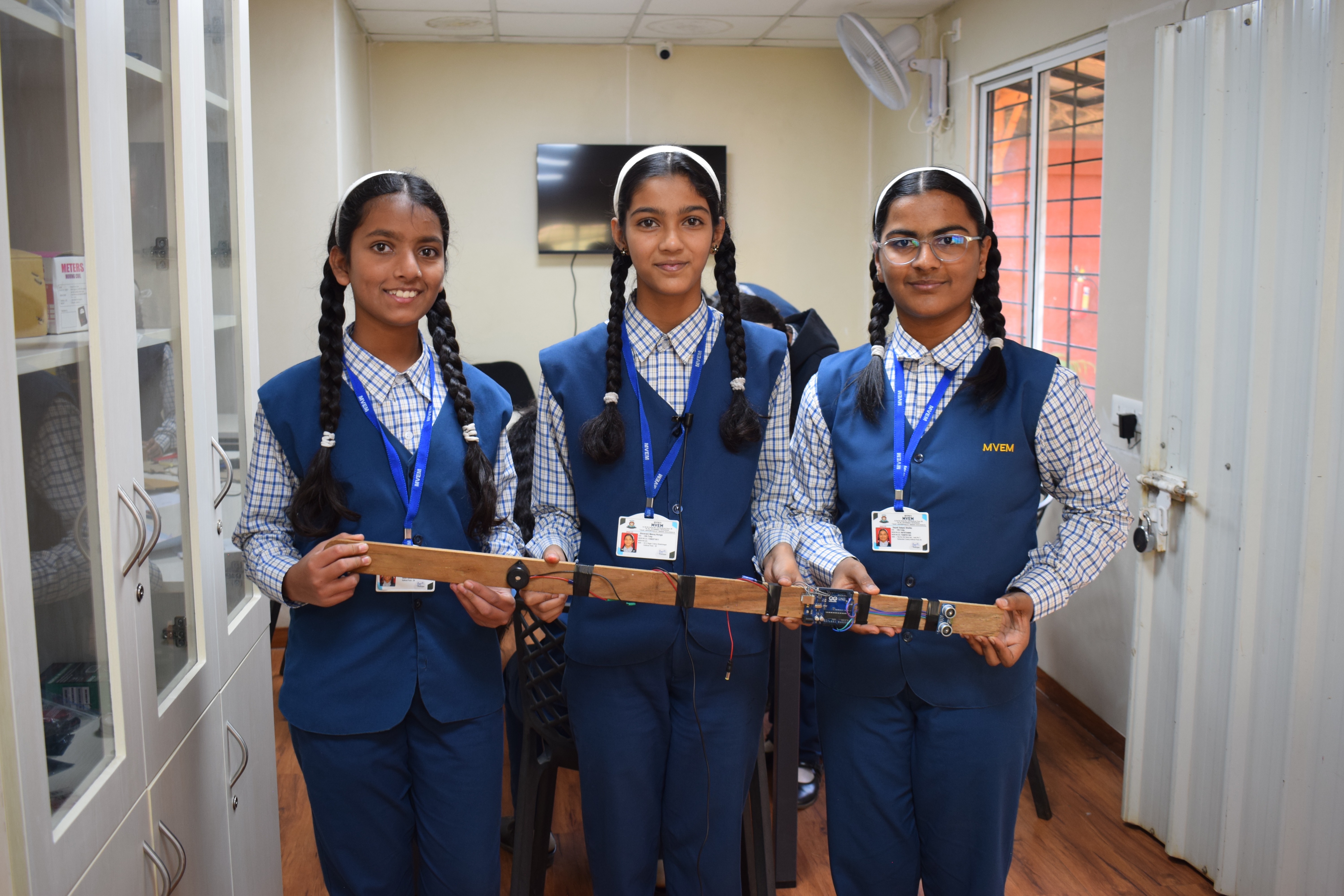 Students showcase electronics project